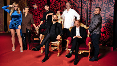 Cover image for the first season of the Croatian show Direktor Svemira, picturing the cast of the season.