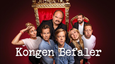 Cover image for the second season of the Norwegian show Kongen Befaler, picturing the cast of the season.