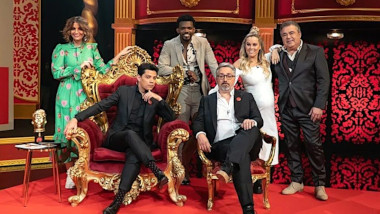 Placeholder cover image for the second season of the Portuguese show Taskmaster PT, picturing the returning cast of the season.