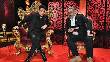 Cover image for the Portuguese show Taskmaster PT, showing the hosts of the show, Vasco Palmeirim and Nuno Markl.