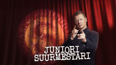 Cover image for the Finnish show Juniori Suurmestari, showing one of the hosts of the show, Jaakko Saariluoma.