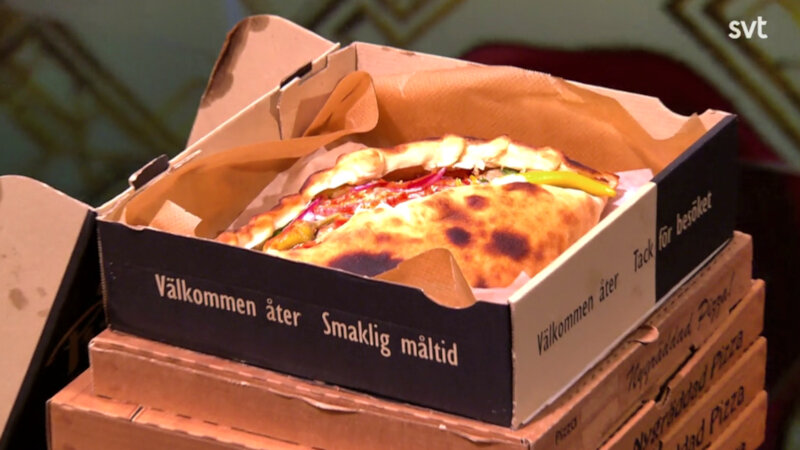 Image of the prize up for grabs in this episode: an ‘exclusive pizza buffet’ consisting of the four pizzas from the pizza-ordering task, plus one empty pizza box.