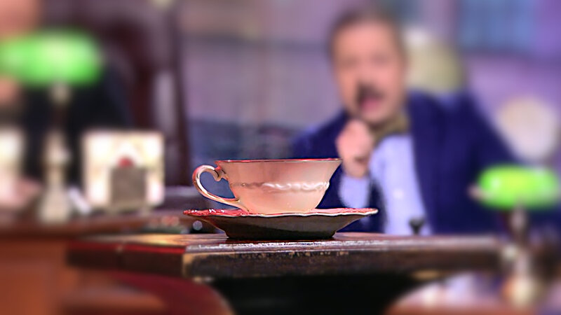 Image of the prize up for grabs in this episode: a teacup resembling those on the teacup ride from the third task.