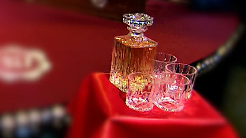 Image of the prize in this festive special:  a 'luxury vinegar bottle set', consisting of a crystal decanter full of vinegar, and a set of four crystal drinking glasses.