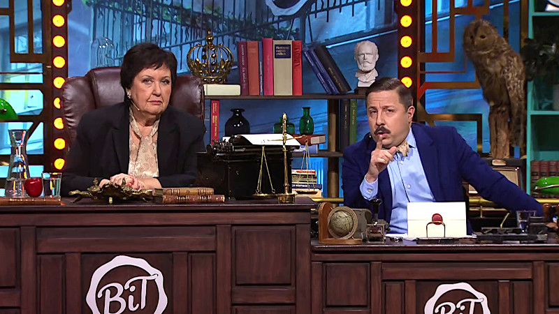 Image of the hosts of the show, Babben Larsson and David Sundin, sat at their desk together during the episode. Image of the hosts of the show, Babben Larsson and David Sundin, sat at their desk together during the episode.