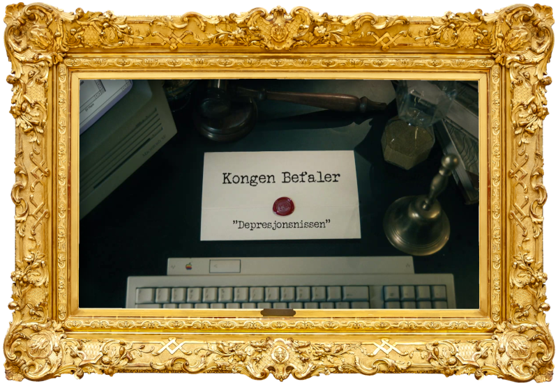 Image of the title card at the start of this episode, showing a task brief with the show title, 'Kongen Befaler', and the episode title, 'Depresjonsnissen' ['The depression gnome'], on a wooden desk. Also on the desk is an old-fashioned Apple computer and keyboard, a gavel, an hourglass, and a bell.