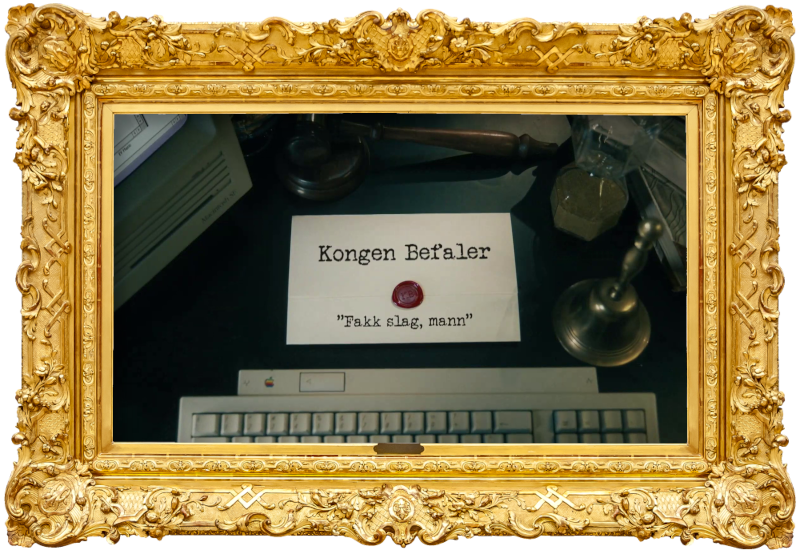 Image of the title card at the start of this episode, showing a task brief with the show title, 'Kongen Befaler', and the episode title, 'Fakk slag, mann' ['Fuck strikes, man'], on a wooden desk. Also on the desk is an old-fashioned Apple computer and keyboard, a gavel, an hourglass, and a bell.