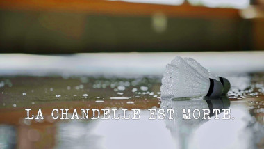 Image of two shuttlecocks on a wet floor (a reference to Tammy Verge's attempt at the 'Blow out the candle from a distance' task), with the episode title, 'La chandelle est morte' ['The candle is dead'], superimposed on it.