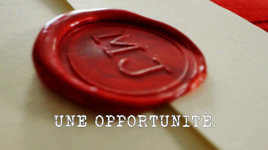 Close-up image of the Le Maître du Jeu wax seal, with the episode title, 'Une opportunité' ['An opportunity'], superimposed on it.