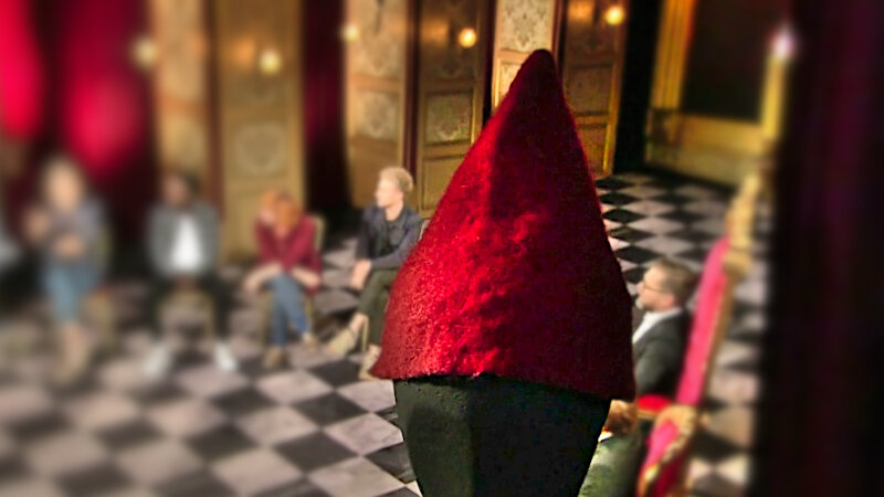 Image of the prize up for grabs in this episode: Neel Rønholt’s Tinka Santa hat.