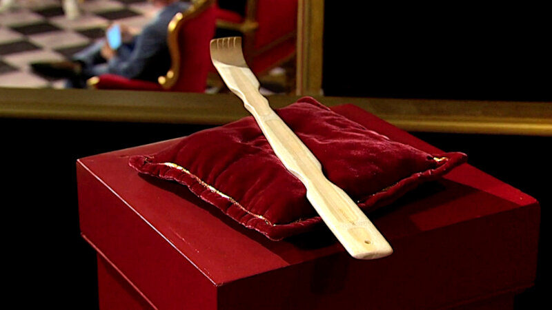Image of the prize up for grabs in this episode: Jonas' back-scratcher.