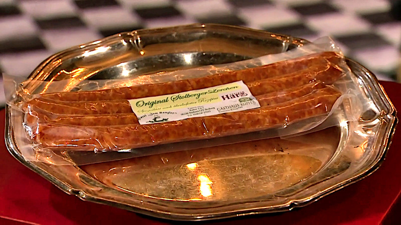 Image of the prize in this episode: a pack of ‘Stolberger Lerchen’ (‘Stolberg Lark’) pork sausages, brought in by Jesper Ole Feit Andersen.