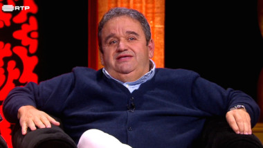 Image of Fernando Mendes, the guest contestant on the episode.