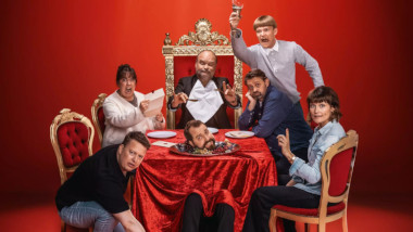 Cover image for the twelfth season of the Norwegian show Kongen Befaler, picturing the cast of the season.