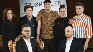Cover image for the third season of the Danish show Stormester, picturing the cast of the season.