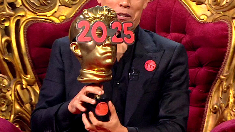 Image of the prize in this special: the same Taskmaster trophy as usual, but wearing a pair of novelty ‘2025’ glasses.